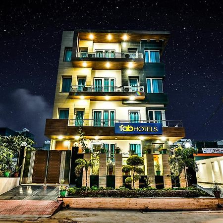 Fabhotel Merriment Νόιντα Εξωτερικό φωτογραφία