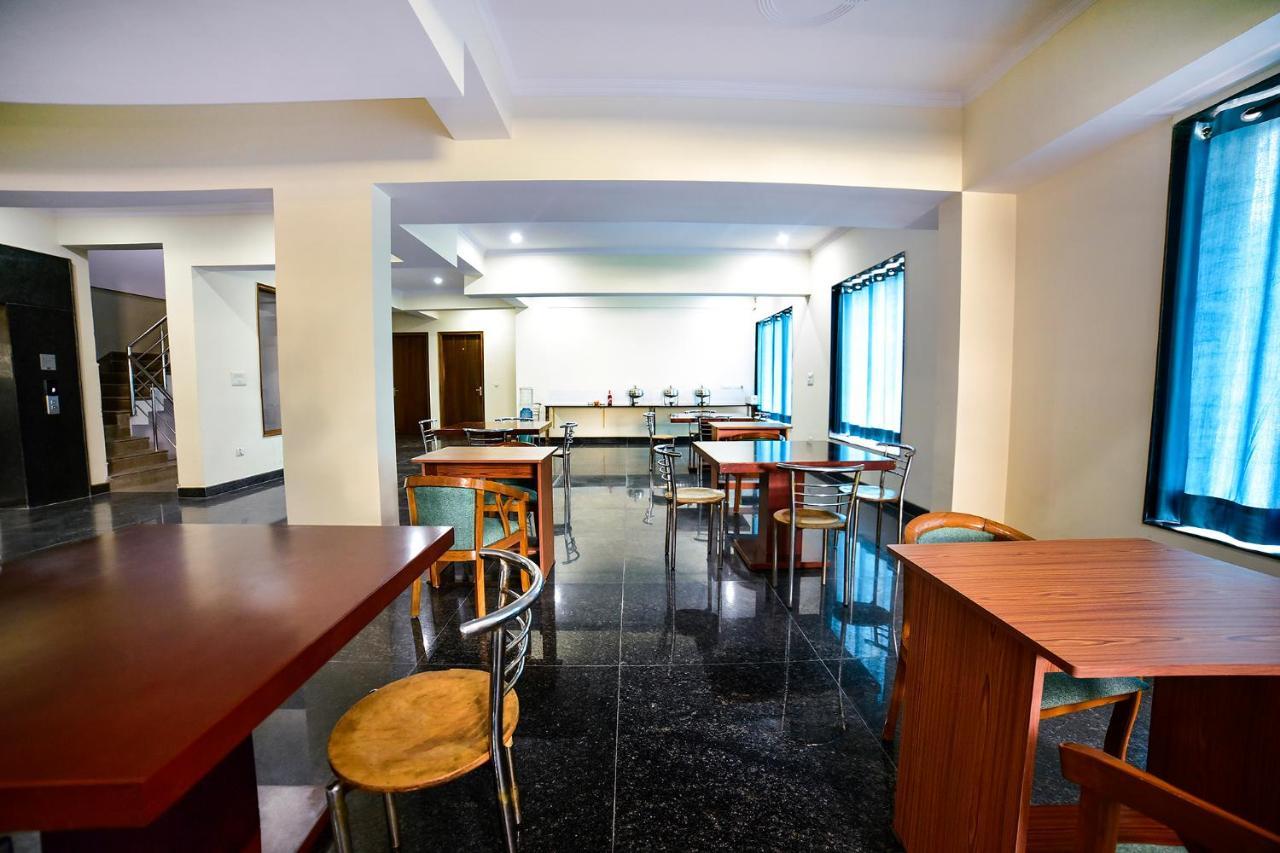 Fabhotel Merriment Νόιντα Εξωτερικό φωτογραφία