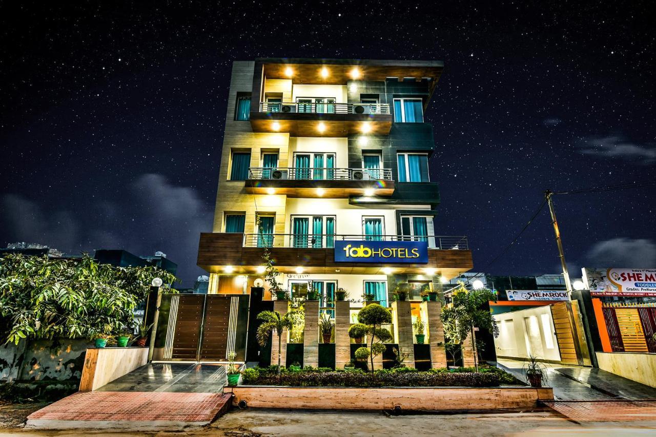 Fabhotel Merriment Νόιντα Εξωτερικό φωτογραφία