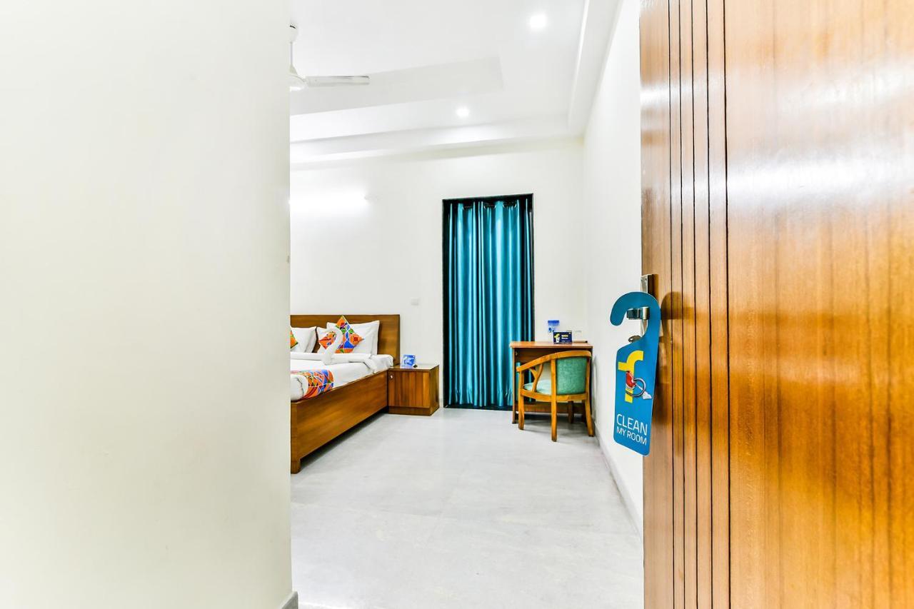 Fabhotel Merriment Νόιντα Εξωτερικό φωτογραφία